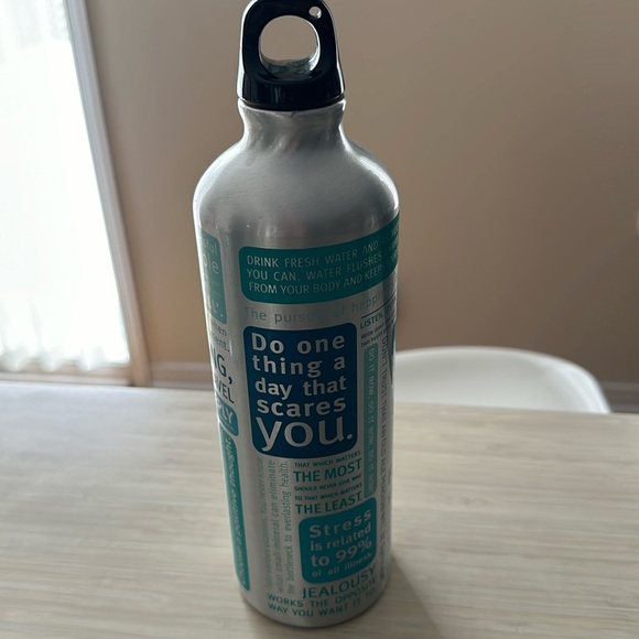 Lululemon aluminum water bottle - Picture 2 of 2